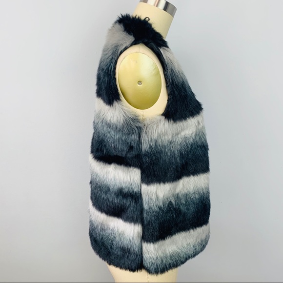 Glamsia Faux Fur Vest - Picture 5 of 8